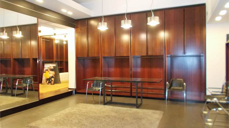 Negozio con deposito in centro