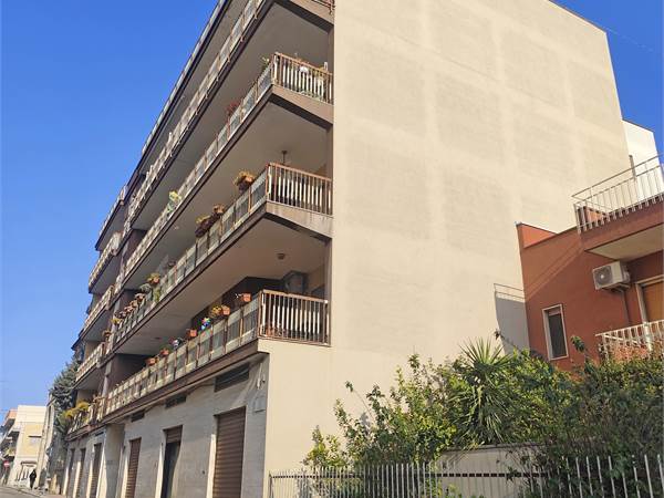 Ampio appartamento con box auto