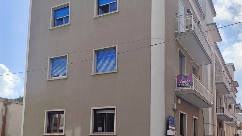 Luminoso appartamento con 2 depositi